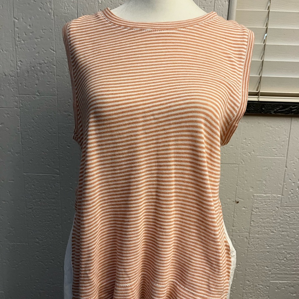 Lightweight sleeveless top NWT